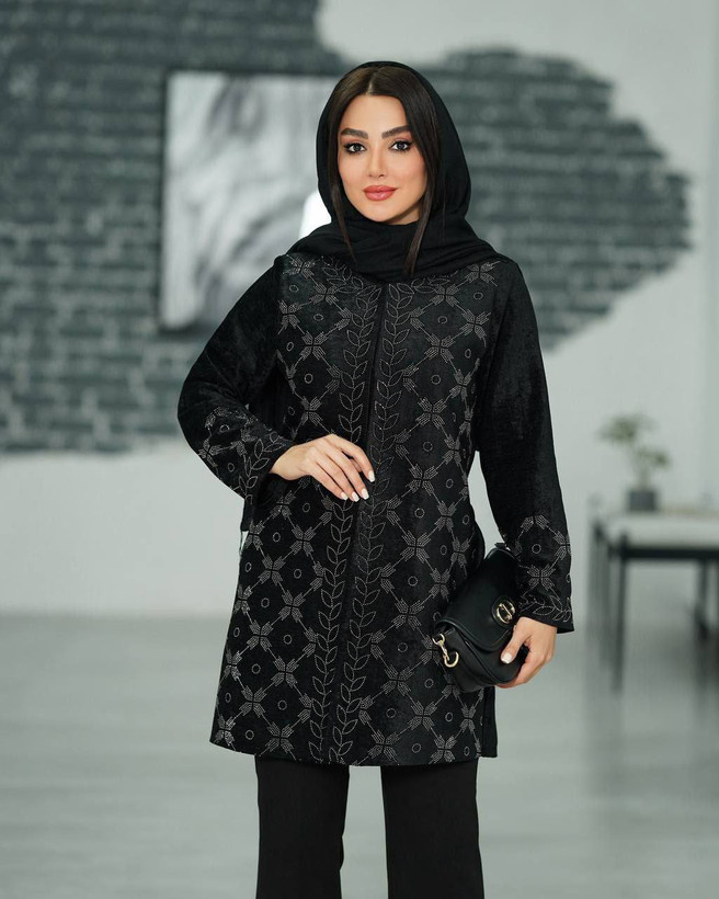 مانتو مشکی نگین دوزی شده