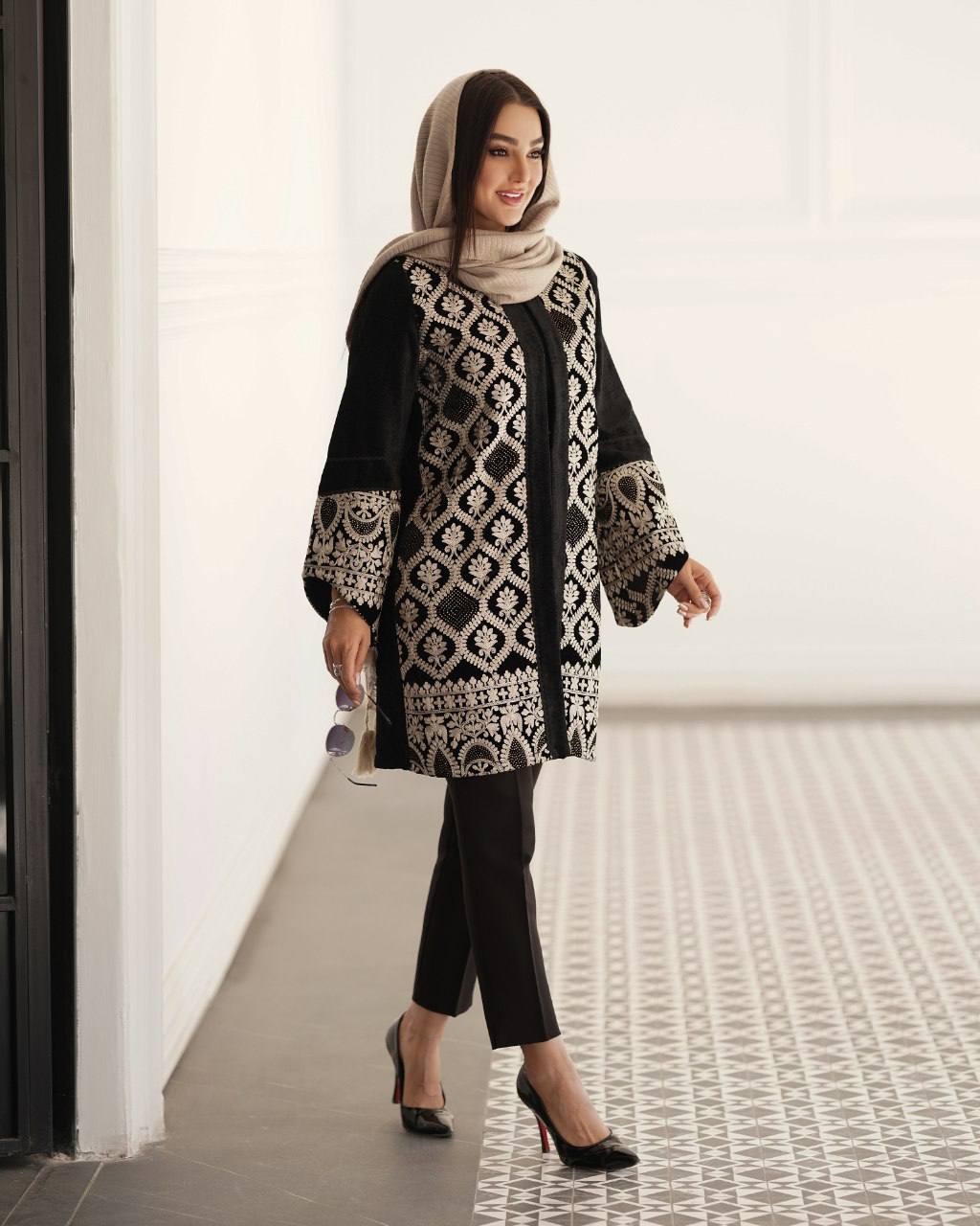 مانتو مخمل شانل جت بلک