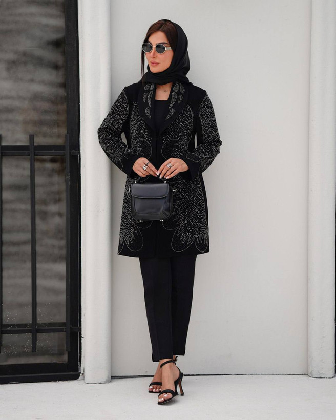 مانتو مشکی کار شده